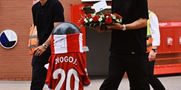 华体会在线登录-❤️利物浦官方：B费&amp;amp;达洛特&amp;amp;阿莫林代表曼联 来安菲尔德悼念若塔