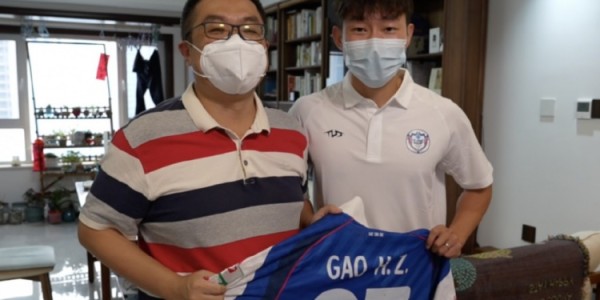 华体会hth官网入口-双向奔赴共战病魔 石家庄功夫队赴廊坊慰问白血病球迷丁胜