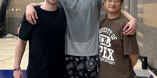 华体会hth官网入口-将加盟篮网！训练师晒和曾凡博合照：你该去布鲁克林办正事啦！