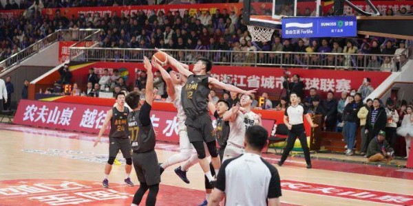 华体会hth官网入口-“浙A德比”首轮熟人局，杭州队战胜富阳队